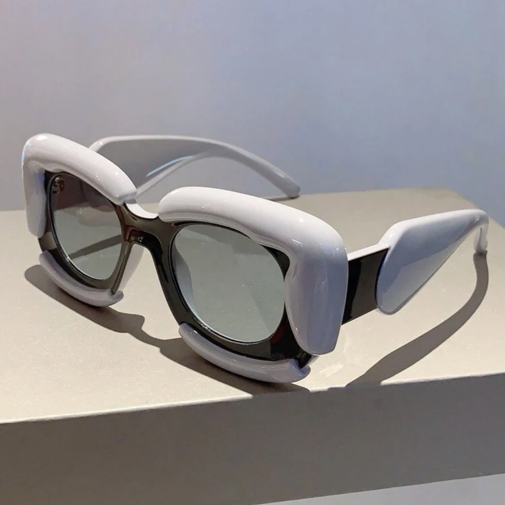 Cloud Design Eye Glasses With Expanding Effect As Trendy Decorative Accessory